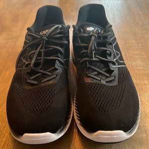 Womens Karhu Ortiz 2021 fusion tennis shoe- like brand new!